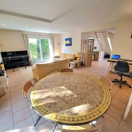 Maison Au Calme . 5ieme Arr . Ouest Lyonnais * 里昂